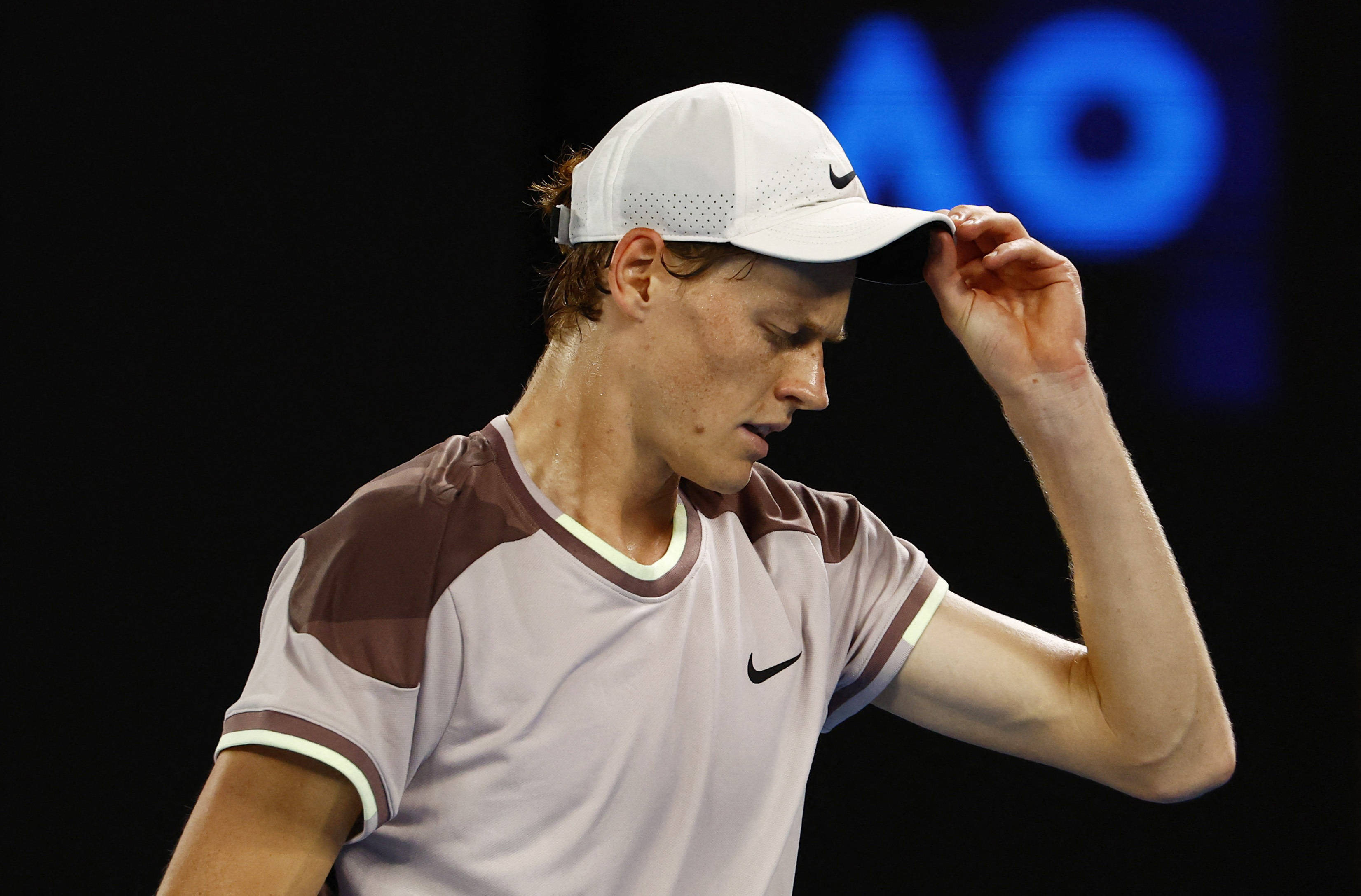 他却再次面 他却再次面