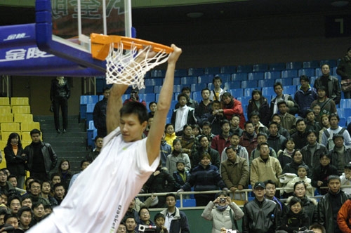 斯基拉：尤文派出球探现场考察法国U21前锋卡利穆恩多