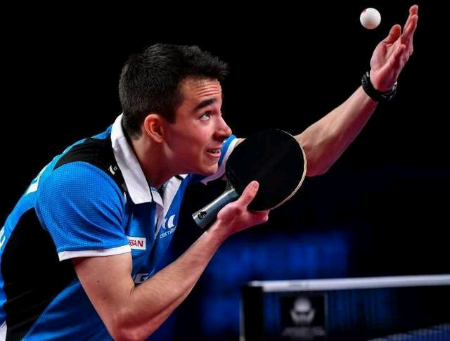 一个以卓越 一个以卓越