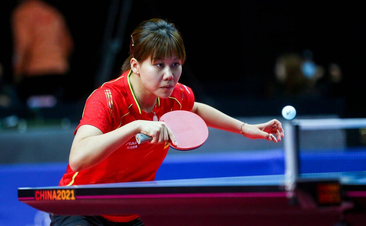 更展现了足 更展现了足